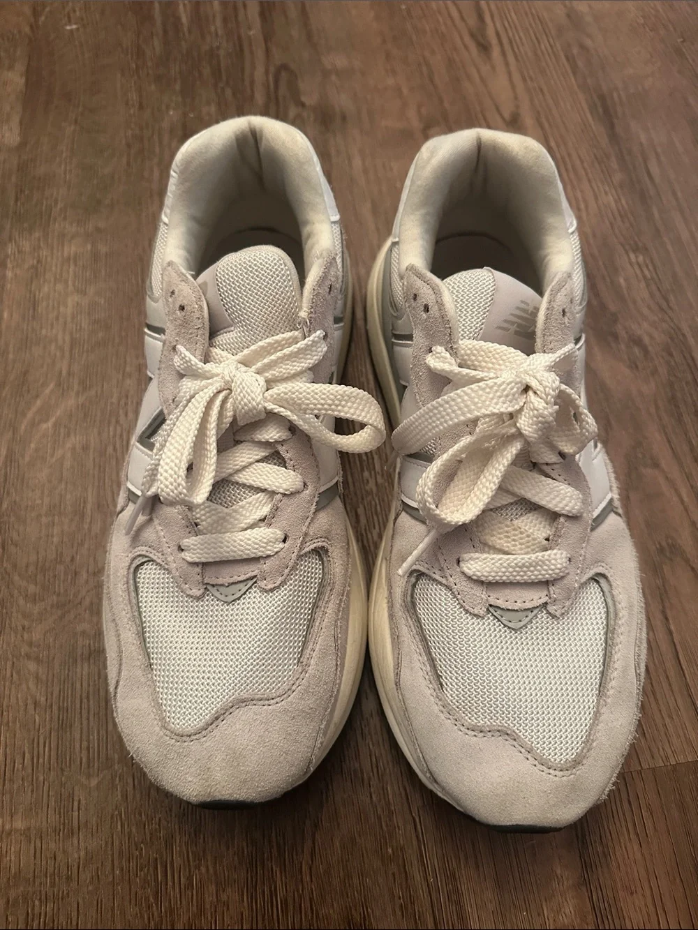 New Balance Cream White Low-Top Sneakers